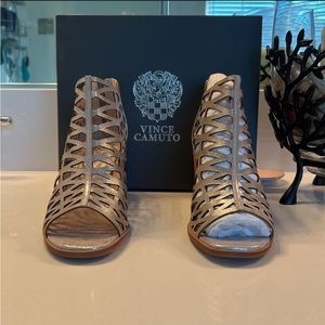 Vince Camuto, silver, size 9 1/2